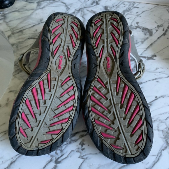 Teva’s Sandals 5 - Picture 7 of 10